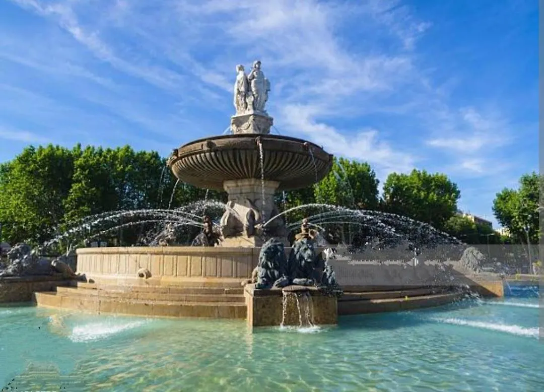 Appart Aix Sauna Jacuzzi Balneo Spa Privatifs Hyper Centre Historique Cour Interieur Apartment Aix-en-Provence