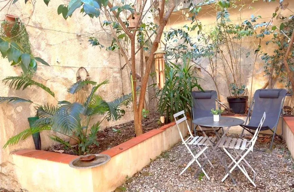 Appart Aix Sauna Jacuzzi Balneo Spa Privatifs Hyper Centre Historique Cour Interieur Aix-en-Provence France