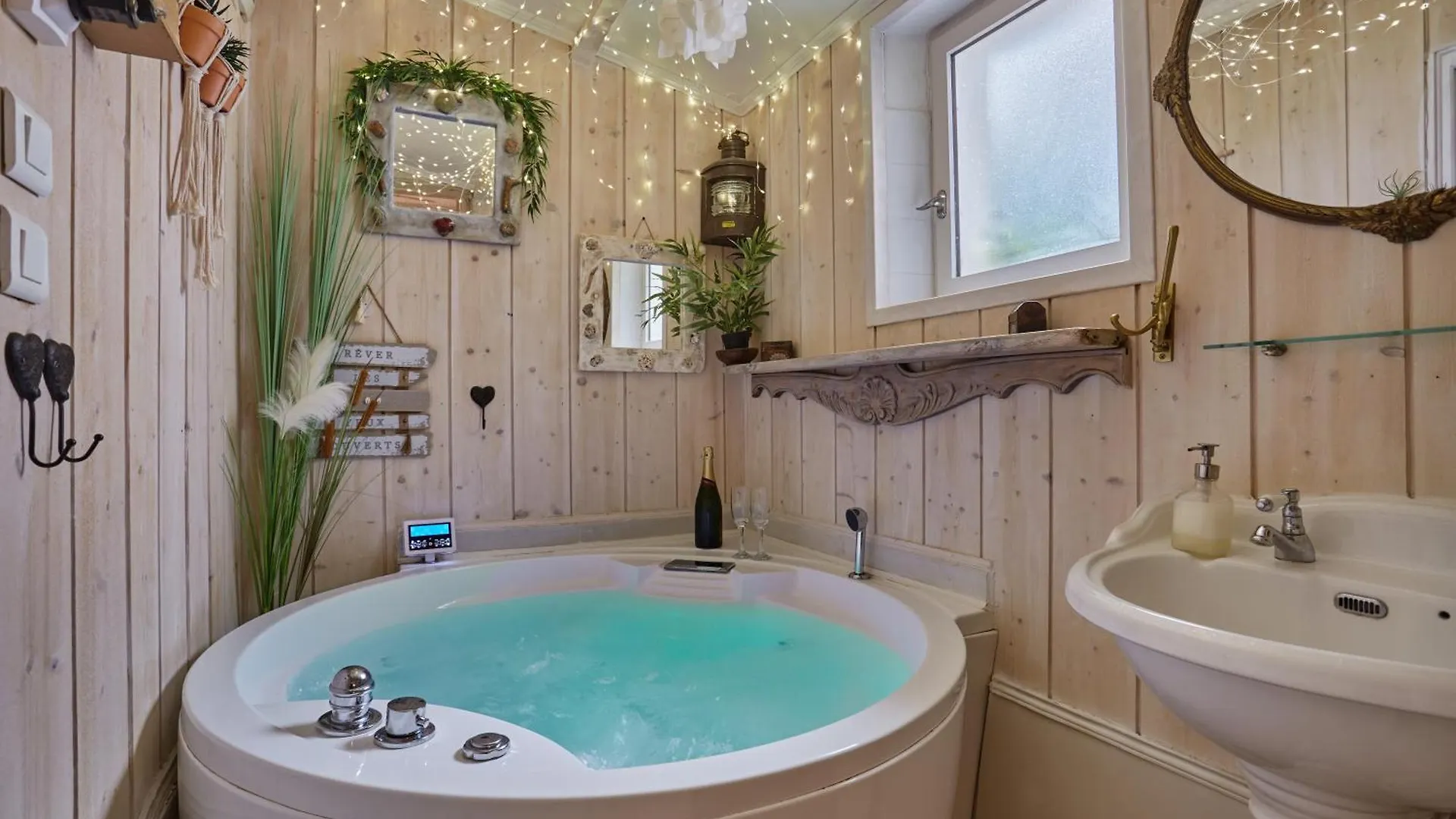 Appart Aix Sauna Jacuzzi Balneo Spa Privatifs Hyper Centre Historique Cour Interieur Aix-en-Provence 0*,