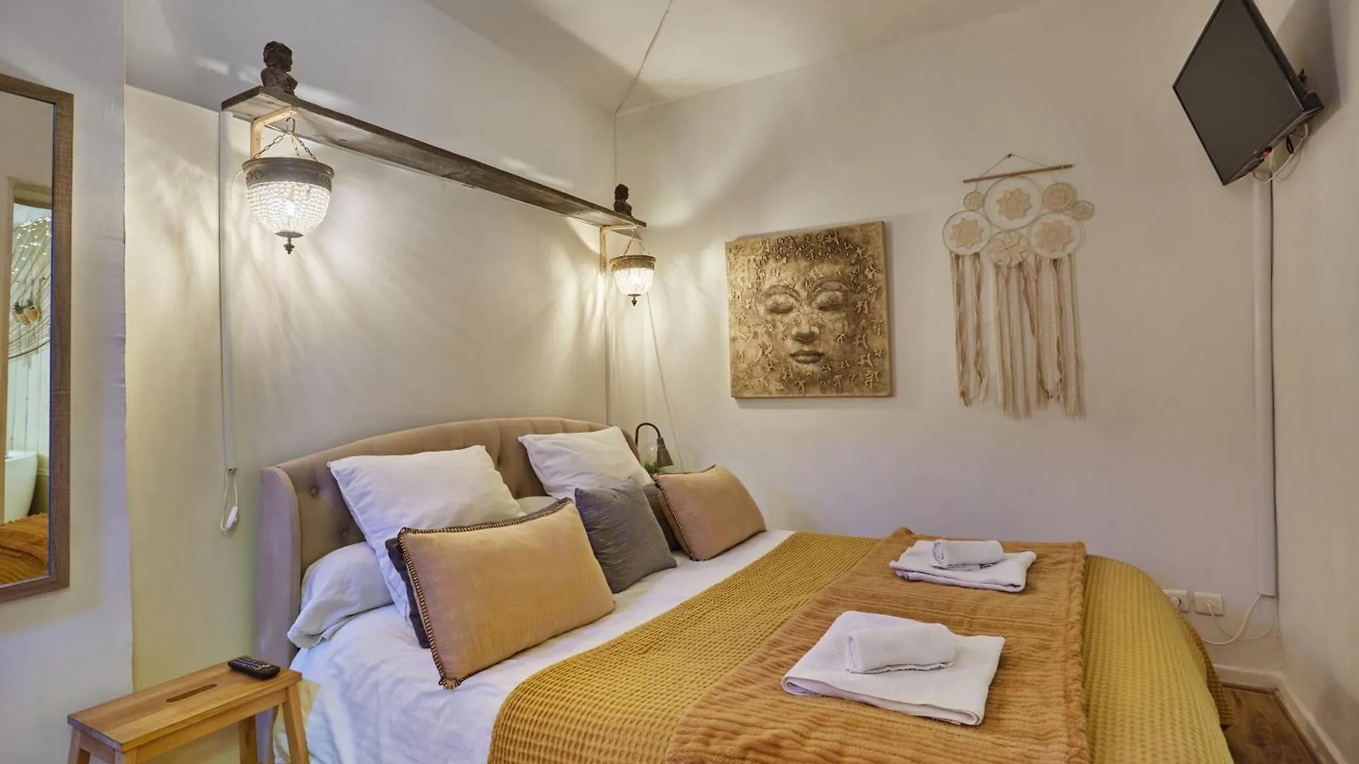 Appart Aix Sauna Jacuzzi Balneo Spa Privatifs Hyper Centre Historique Cour Interieur Apartment Aix-en-Provence France