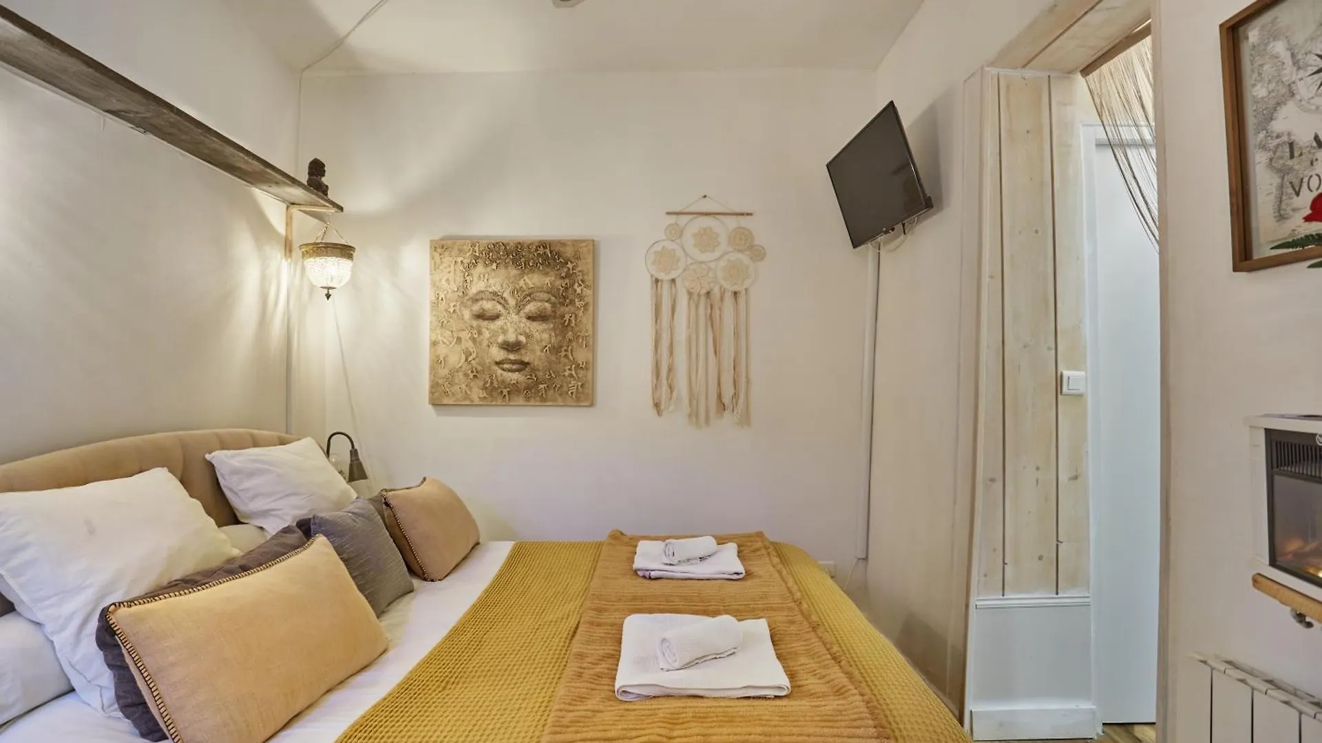 Appart Aix Sauna Jacuzzi Balneo Spa Privatifs Hyper Centre Historique Cour Interieur Aix-en-Provence