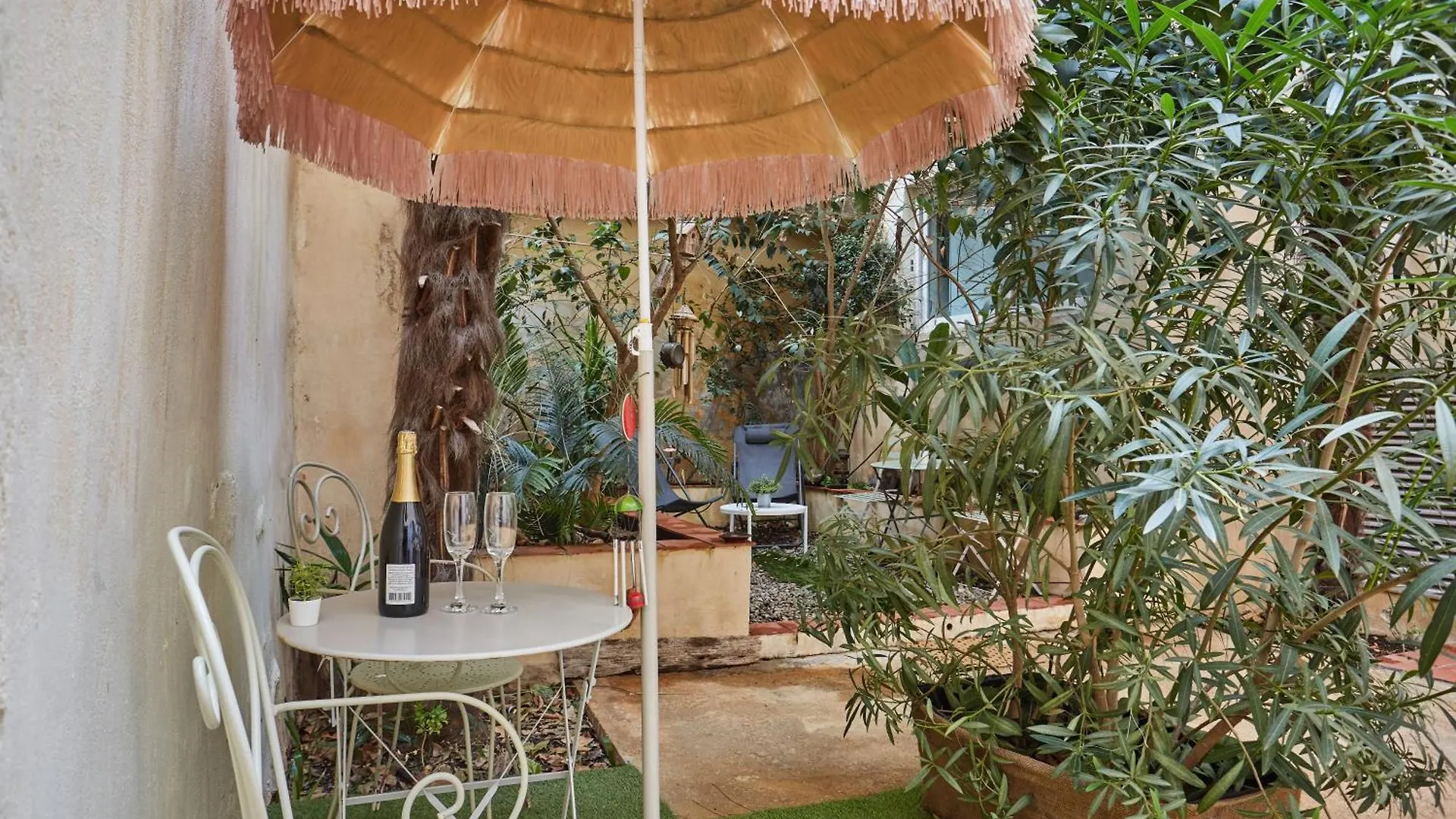 Apartment Appart Aix Sauna Jacuzzi Balneo Spa Privatifs Hyper Centre Historique Cour Interieur Aix-en-Provence